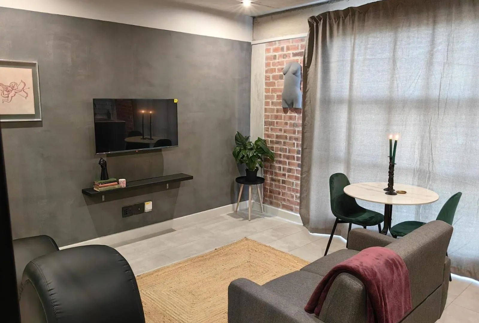 Ultra-Modern Studio Apartment Table View